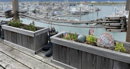 Beautiful Homer Spit Vacation Rental Overlooking Harbor