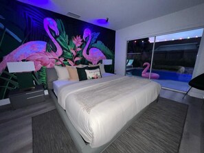 5 bedrooms, in-room safe, iron/ironing board, travel crib - Flamingo's Resort/ Arcade Machine/Heated Pool/ 5 Bedrooms/ Pool Table/ BBQ (Miami)