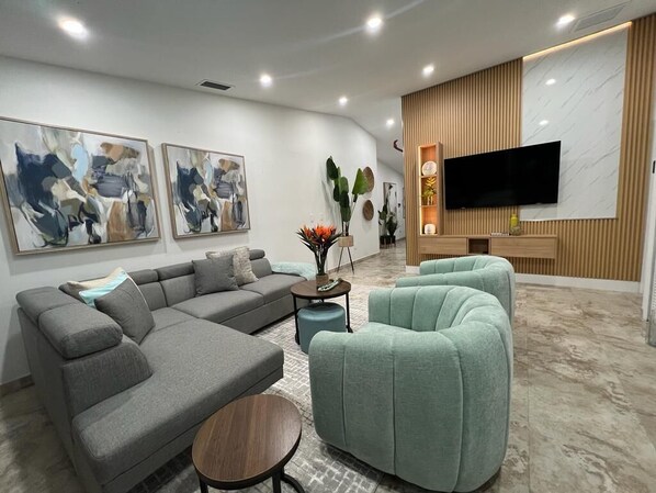 Smart TV - Flamingo's Resort/ Arcade Machine/Heated Pool/ 5 Bedrooms/ Pool Table/ BBQ (Miami)