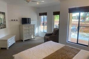 3 makuuhuonetta, silitysrauta/-lauta, Wi-Fi, vuodevaatteet