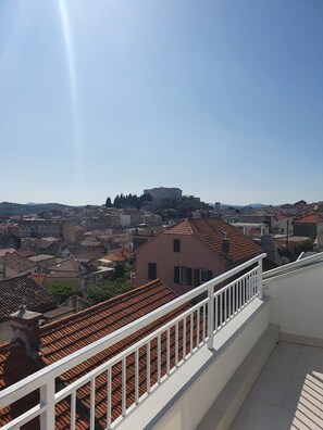 Property grounds - Amazing see view apartment (Šibenik)