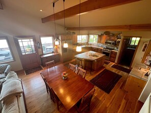 Dining - Waterfront Beach Escape with Dock (Friday Harbor)