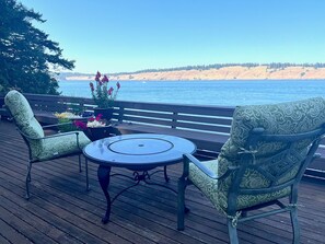 Terrace/patio - Waterfront Beach Escape with Dock (Friday Harbor)