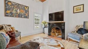 TV, fireplace - Farm stay in the fabulous Indigo Valley (Indigo Valley)