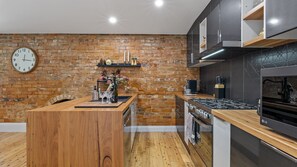 Fridge, microwave, oven, dishwasher - Farm stay in the fabulous Indigo Valley (Indigo Valley)