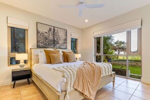 4 slaapkamers, een bureau, een strijkplank/strijkijzer, reisbedje