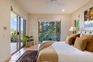 4 bedrooms, desk, iron/ironing board, travel cot