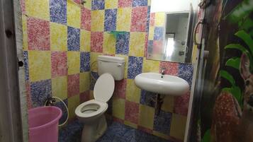 Chuveiro, chuveiro com efeito de chuva, toalhas de banho