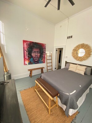 2 bedrooms, iron/ironing board, free WiFi, bed sheets - Cozy  French Quarter Getaway 2 minute walk to Bourbon street (New Orleans)