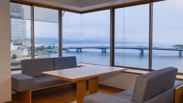 Corner/Concept Room, Non Smoking | Living area | 50-inch flat-screen TV with digital channels, TV