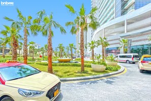 Exterior - bnbme | Damac Hills Carson Tower | STUDIO (Dubai)