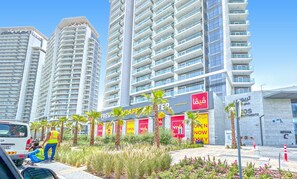 Exterior - bnbme | Damac Hills Carson Tower | STUDIO (Dubai)