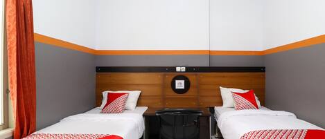 Standard Twin Room | Laptop workspace, free WiFi, bed sheets