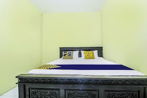 Economy Double Room | Laptop workspace, free WiFi, bed sheets