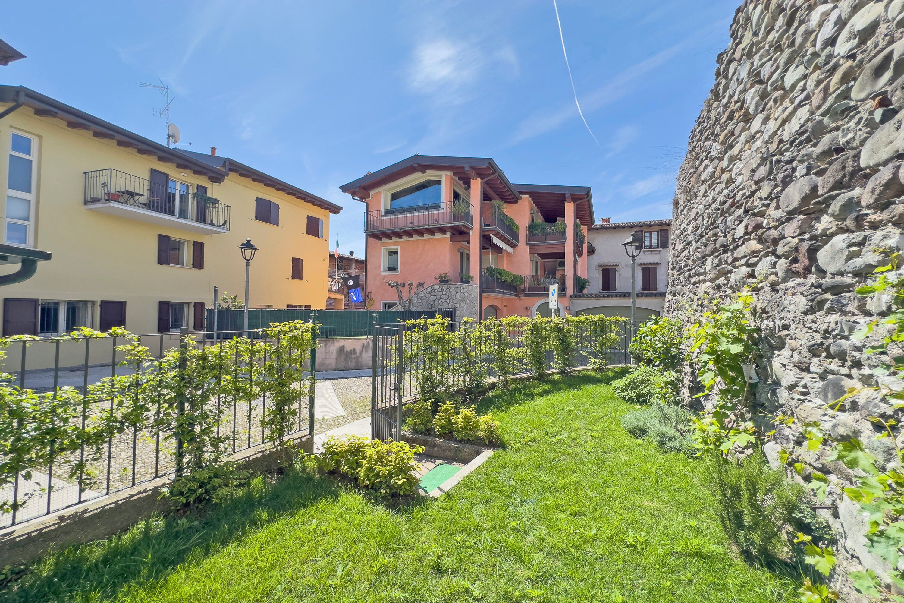 Family Apartment, Multiple Bedrooms, 2 Bathrooms (Henry-Historic Center 300m From Lake) | Exterior