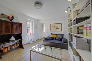 Departamento familiar, varias habitaciones, 2 baños (Henry-Historic Center 300m From Lake) | Interior