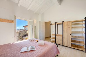 Apartamento familiar, varias habitaciones, 2 baños (Henry-Historic Center 300m From Lake) | 4 dormitorios, wifi gratis, ropa de cama
