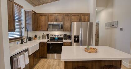 NEW Show Low Retreat