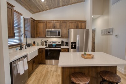 NEW Show Low Retreat