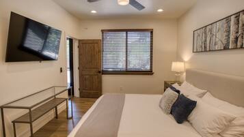 2 habitaciones, tabla de planchar con plancha y cuna de viaje