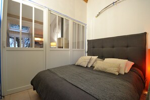 2 chambres, fer et planche à repasser, lit parapluie, Wi-Fi gratuit