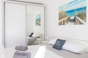 2 bedrooms, iron/ironing board, free WiFi, bed sheets - Two bedroom apartment w/big terrace w/solar shower and sunbeds,free parking spot (Rožat)