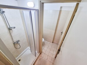 Superior Apartment | Bathroom | Shower, towels - CityCenter Apartment (Larnaca)