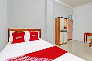 Standard Double Room | Desk, laptop workspace, free WiFi, bed sheets - OYO 91960 Fariza House Syariah  (Kendal)