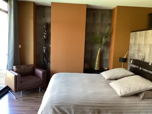 3 slaapkamers, een strijkplank/strijkijzer, wifi, beddengoed