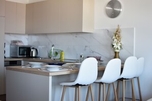 Fridge, oven, stovetop, dishwasher - Gemütliche Wohnung mit Blick auf das Meer (Makarska)