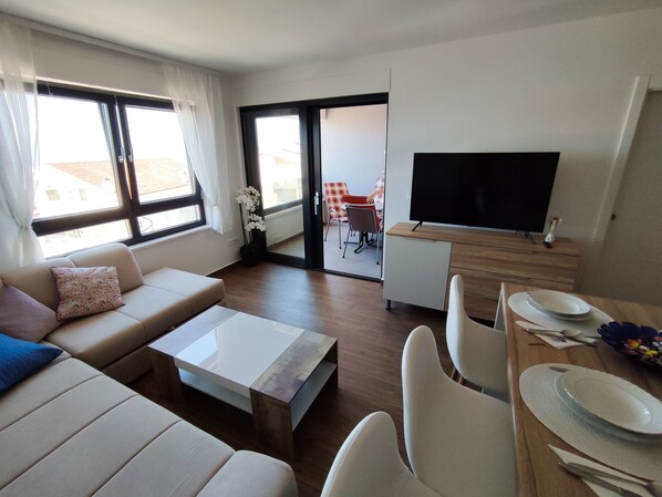 Smart TV - Gemütliche Wohnung mit Blick auf das Meer (Makarska)