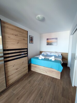 2 bedrooms, iron/ironing board, free WiFi, bed sheets - Gemütliche Wohnung mit Blick auf das Meer (Makarska)
