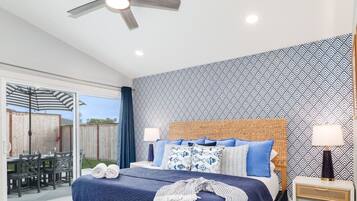 3 slaapkamers, een bureau, een strijkplank/strijkijzer, reisbedje