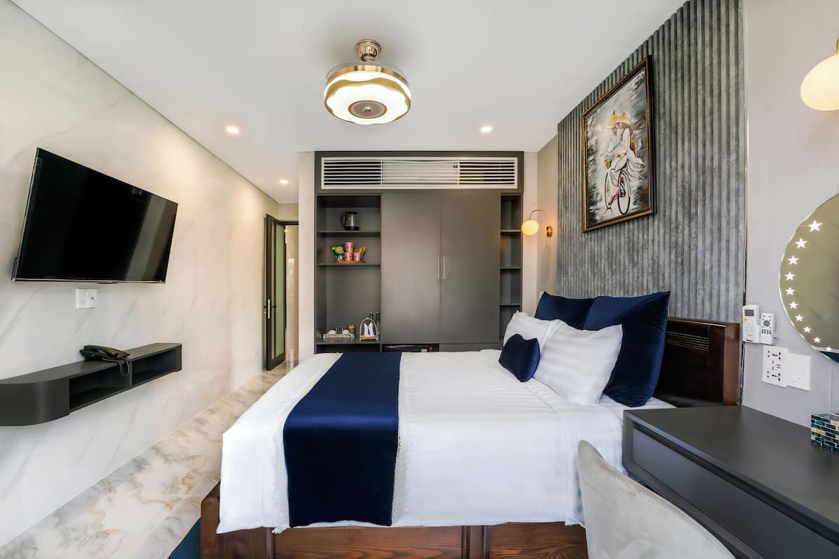 1 bedroom, free minibar items, in-room safe, individually furnished