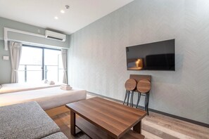 Basic Single Room, Non Smoking, Bathtub | Individually decorated, individually furnished, desk, laptop workspace