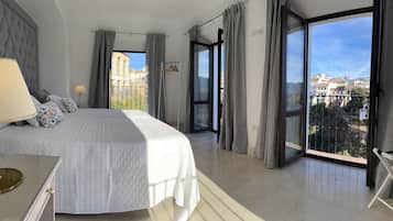 1 bedroom, premium bedding, down comforters, free WiFi