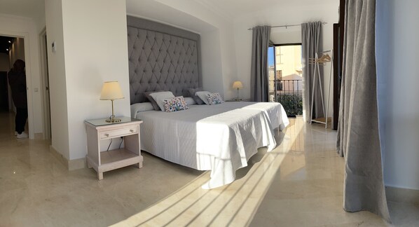 Premium bedding, down duvets, free WiFi, bed sheets