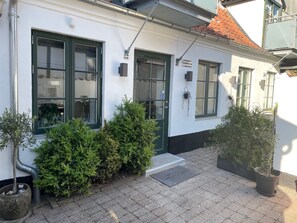 Exterior detail - Totalt Nyrenoveret fin og lys Lejlighed med Terrasse i Centrum af Sønderborg (Sønderborg)