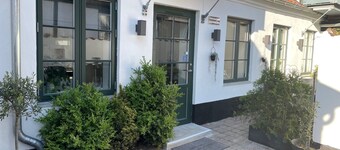 Totalt Nyrenoveret fin og lys Lejlighed med Terrasse i Centrum af Sønderborg