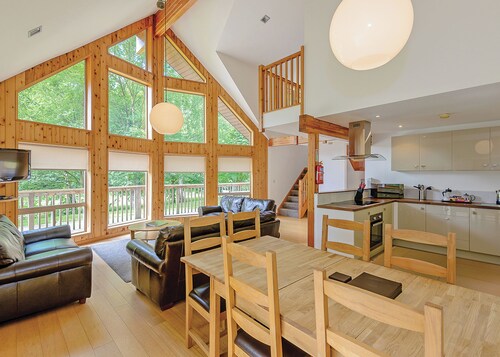 A superbly appointed impressive two storey luxury lodge.