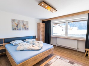 2 bedrooms, free WiFi, bed sheets - Apartment with Terrace (Oetz)