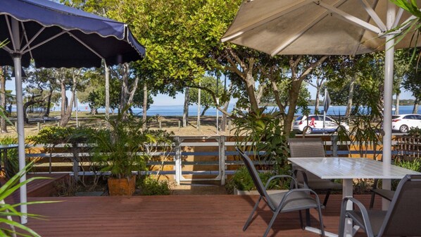 Outdoor dining - Modern Luxury Across from the Water (BONGAREE)