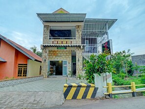 Exterior - Hotel O Callista Homestay Near RSUD Prof. Dr. H. M. Anwar Makkatutu (Bantaeng)