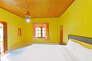 Quarto casal standard | Escrivaninha, espaço de trabalho para notebook, Wi-Fi de cortesia
