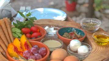 Daily local cuisine breakfast (USD 20 per person)