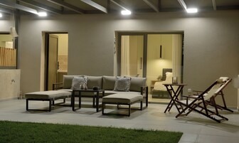 Habitación Deluxe, 1 cama doble con sofá cama, vistas a la montaña, planta baja | Terraza o patio