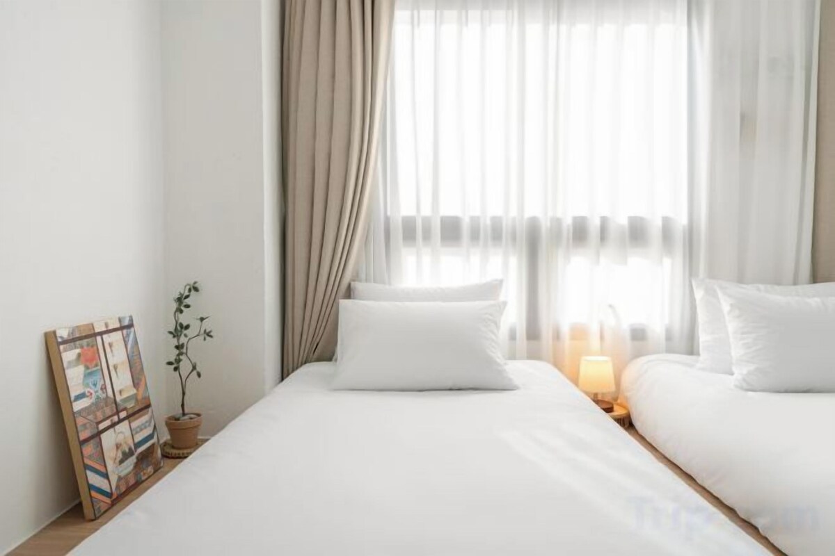Rideaux occultants, chambres insonorisées, Wi-Fi gratuit, draps fournis