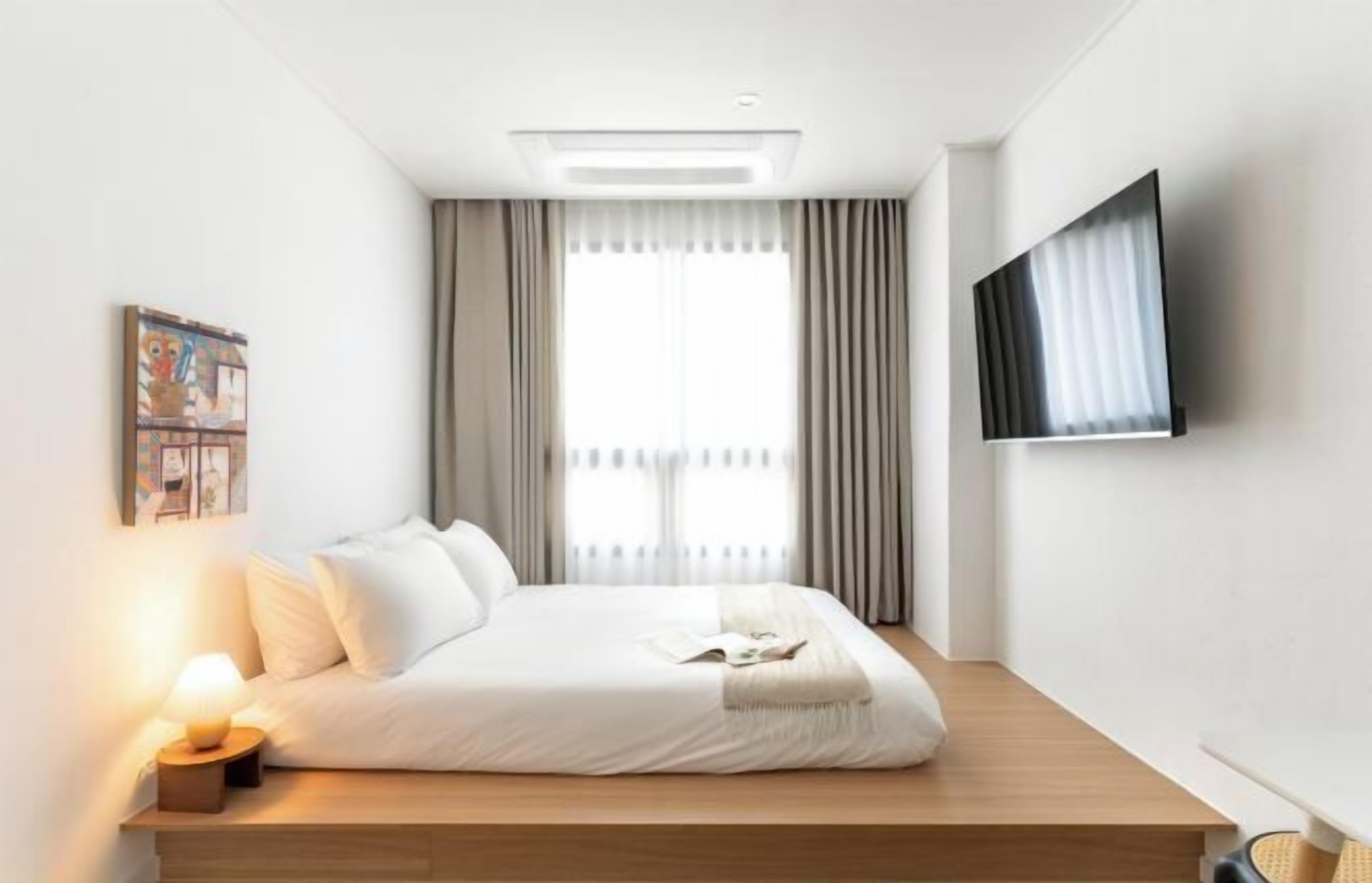 Blackout curtains, soundproofing, free WiFi, bed sheets