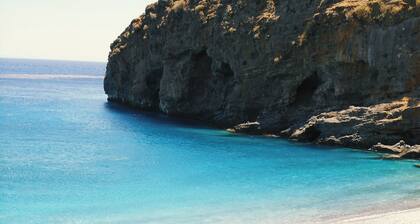 Dreamy South Apartment mit Meerblick & Pool – Obergeschoss, Frangokastello Kreta