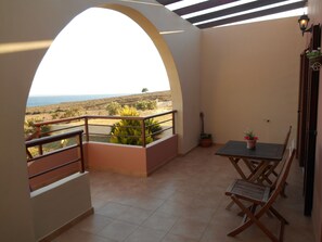 Outdoor dining - 5' to the Libyan Sea, 5'' to the pool & gardens, and 0'' to the panorama view! (Frangokastello)